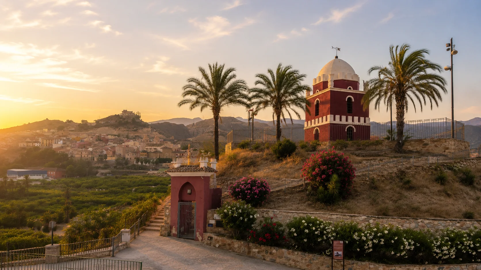 Bar Mirador del Gurugú al atardecer sobre el Valle de Ricote